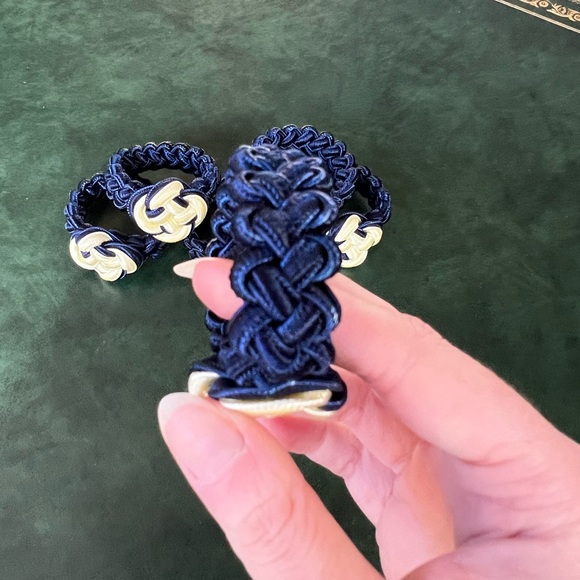 Vintage Set of 6 Blue and White Woven Napkin Rings - Picture 8 of 8